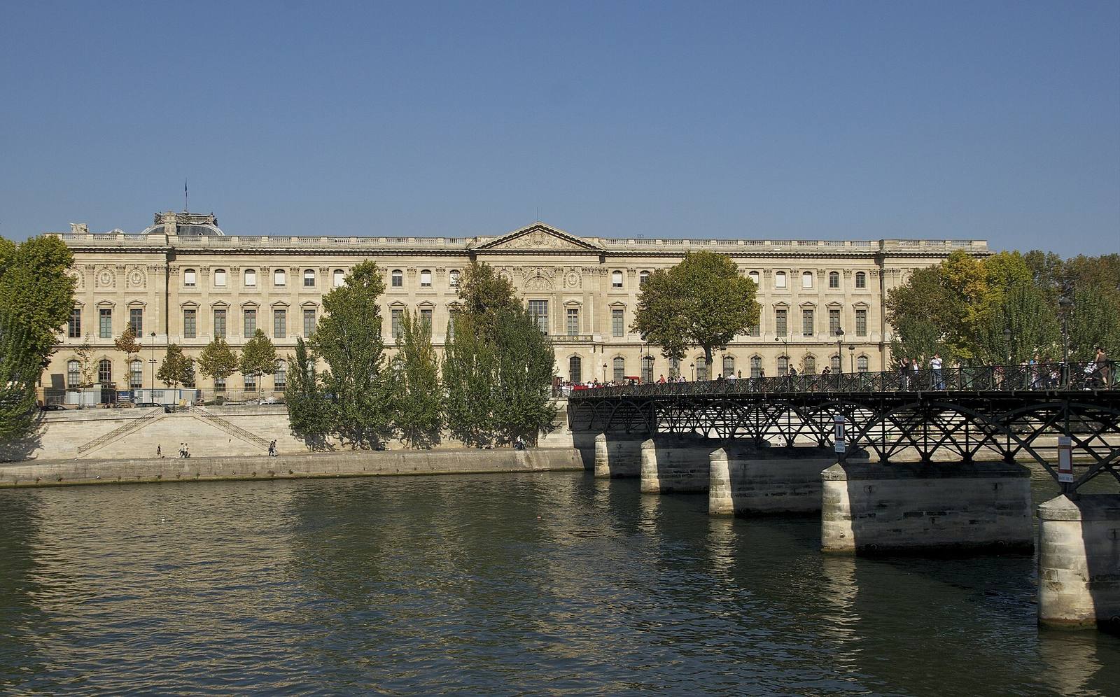 Pont des Arts og Louvre ved Seinen