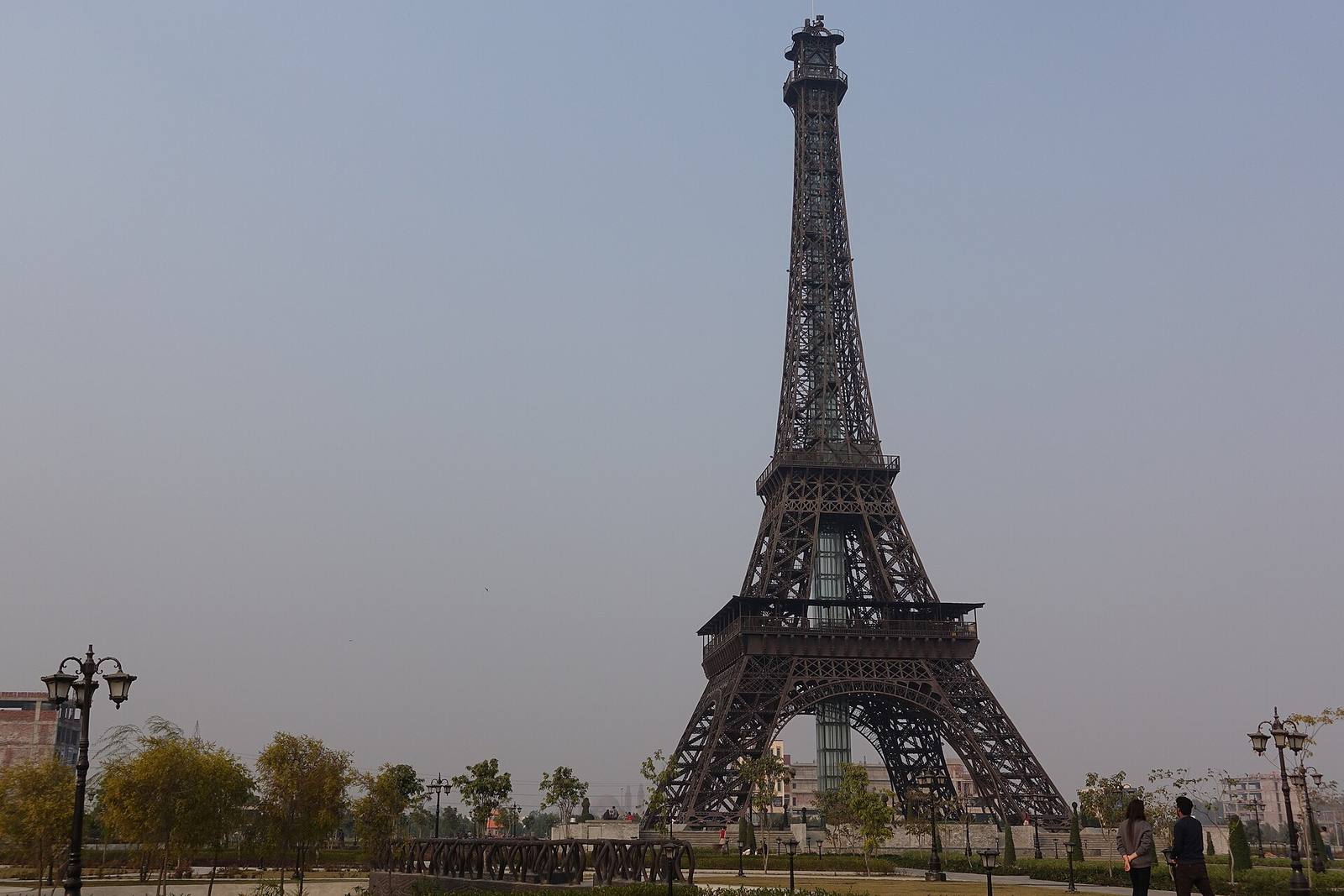 Kopi av Eiffeltårnet i Lahore i Pakistan