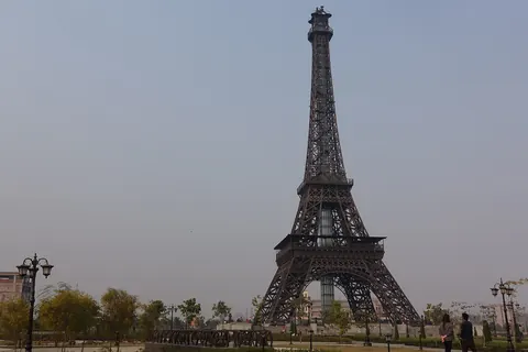 Kopi av Eiffeltårnet i Lahore i Pakistan