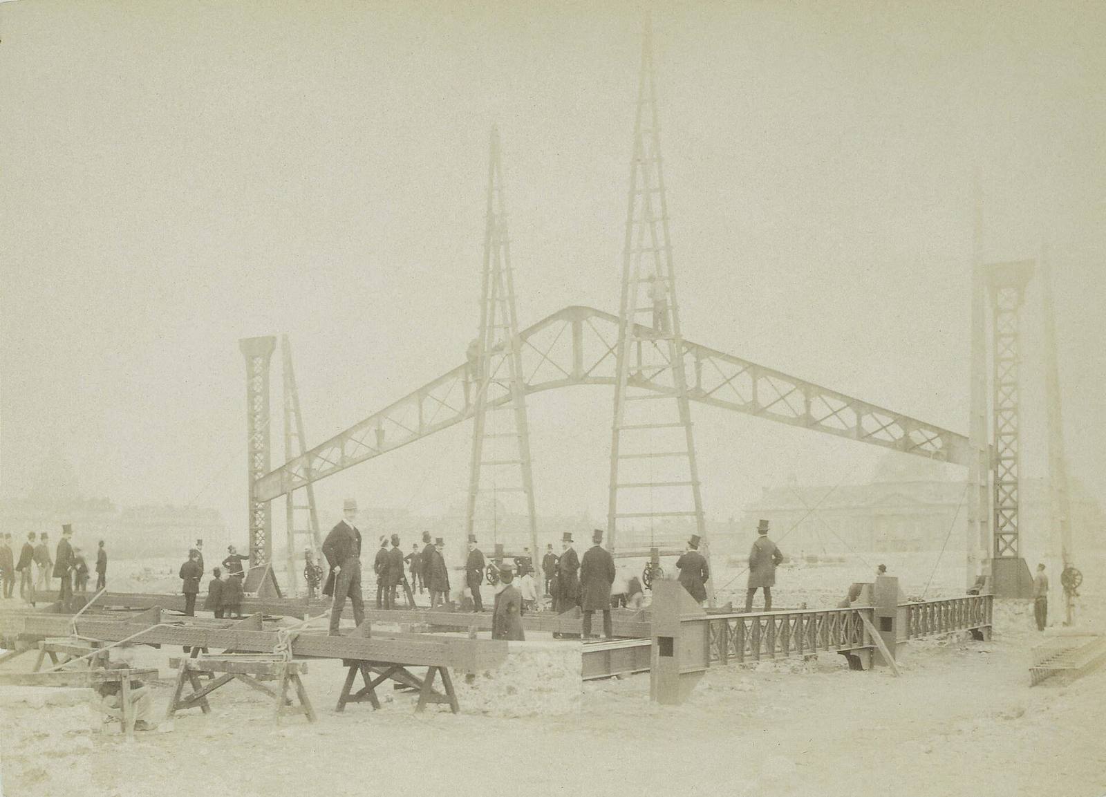 Fotografi fra byggeplassen til Eiffeltårnet i 1887