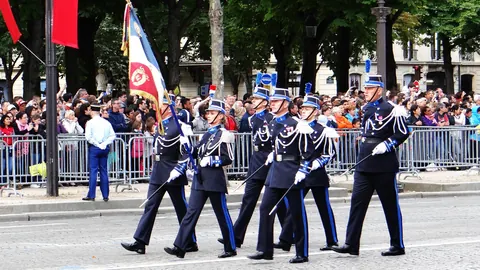 Parade på Champs-Élysées på nasjonaldagen 14. juli